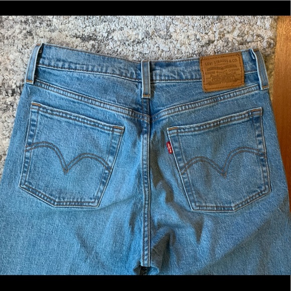 Levi’s cropped Wedgie Jeans - size 28 - Picture 2 of 9
